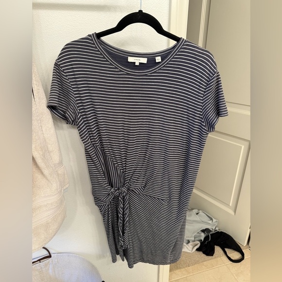 EUC Vince Short Classic Stripe Side-The Dress Navy White Stripe size Small - Picture 3 of 4